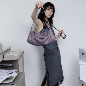 Plum Vogue Purse - Image 6