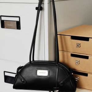 Isabella Arc - shaped Shoulder Bag - Image 3