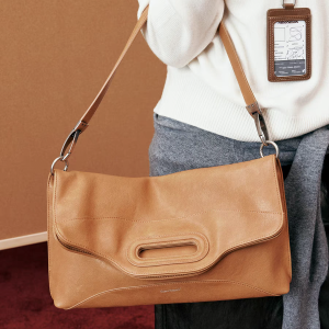 Camel Commuter Flap Bag "Autumn - Winter Chic" - Image 4
