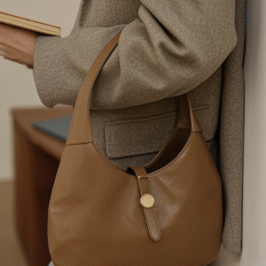 Benjamin's Enchanting Vintage - Echoed Brown Leather Slouch Bag